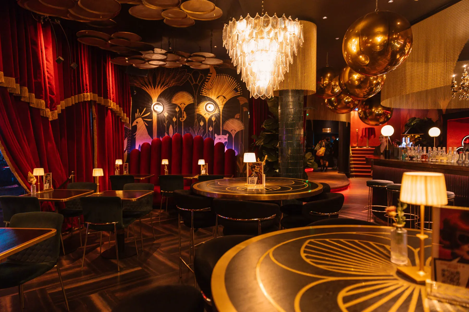 The UnFassBar with chandelier and round bar